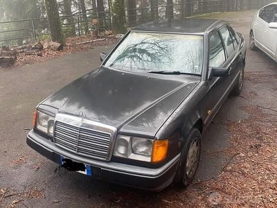 Usata Mercedes E300 188 CV (138 kW) 1987 Grigio Berlina
