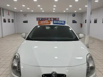 Usata Alfa Romeo Giulietta Exclusive 105 CV (77 kW) 2010 Bianco Utilitaria