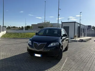 Usata Lancia Ypsilon Gold 86 CV (63 kW) 2013 Nero Utilitaria