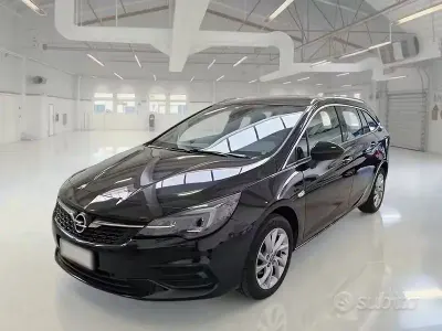 Usata Opel Astra Business Elegance 122 CV (89 kW) 2022 Nero Utilitaria