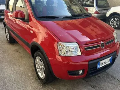 Usata Fiat Panda 4x4 Climbing 75 CV (55 kW) 2011 Rosso Utilitaria
