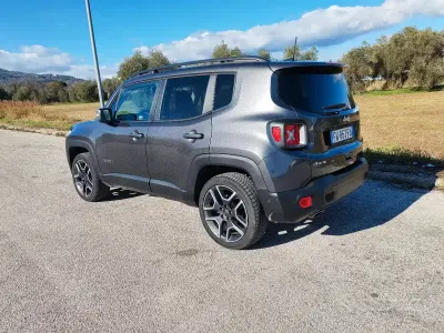 Usata Jeep Renegade 140 CV (102 kW) 2019 Grigio SUV
