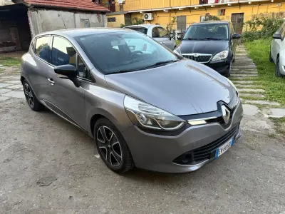 Usado Renault Clio IV 90 CV (66 kW) 2014 Marrón Berlina