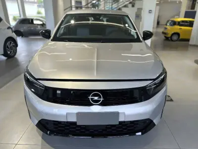 Usata Opel Corsa Edition 75 CV (55 kW) 2023 Argento Utilitaria