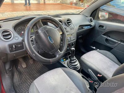 Usata 2008 Ford Fiesta Utilitaria | 1400 €