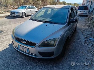 Usata Ford Focus 100 CV (73 kW) 2005 Grigio Station wagon