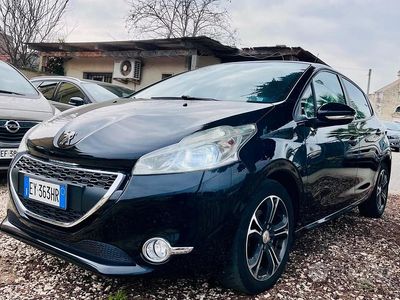 Usata Peugeot 208 Allure 68 CV (50 kW) 2015 Nero Utilitaria