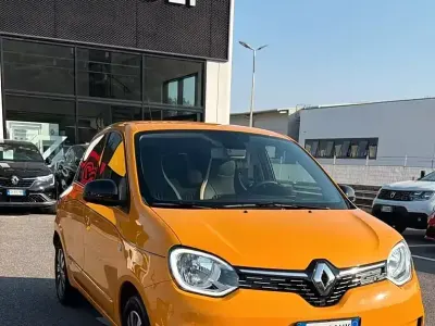 Usata Renault Twingo Techno 60 kW (82 CV) 2023 Arancione Utilitaria