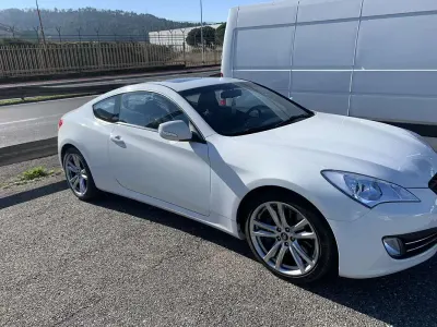 Begagnad Hyundai Genesis Sport 213 HK (156 kW) 2011 Vit Sportkupé