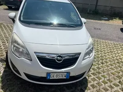 Usata Opel Meriva 101 CV (74 kW) 2013 Bianco Monovolume
