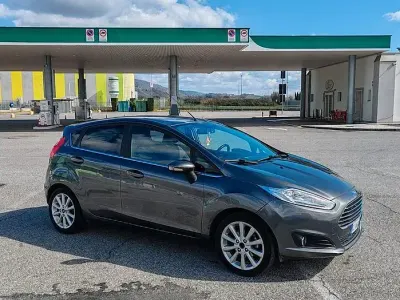 Usata Ford Fiesta Titanium 100 CV (73 kW) 2017 Grigio Utilitaria
