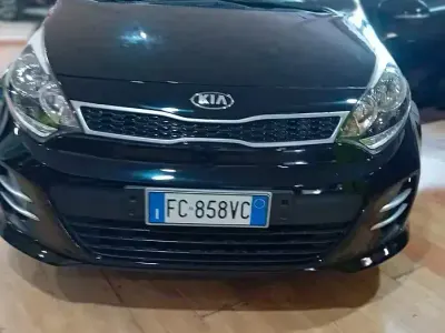 Usata Kia Rio 85 CV (62 kW) 2016 Nero Utilitaria