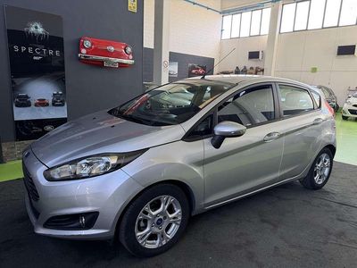 Usata Ford Fiesta Titanium 101 CV (74 kW) 2014 Argento Utilitaria