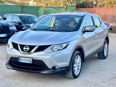 Usata Nissan Qashqai Tekna 110 CV (80 kW) 2015 Grigio SUV