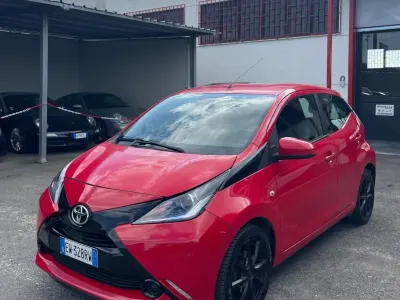 Usata Toyota Aygo X-play 69 CV (50 kW) 2015 Rosso Utilitaria