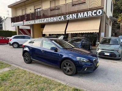 Usata Volvo V40 Ocean Race 120 CV (88 kW) 2016 Blu SUV