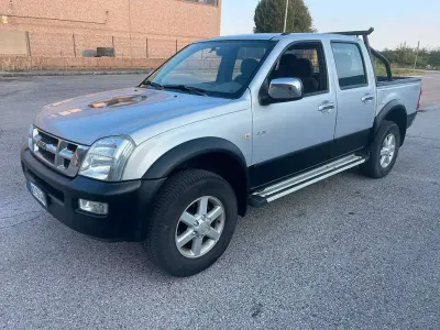 Usata Isuzu D-Max 131 CV (96 kW) 2005 Argento Cabrio