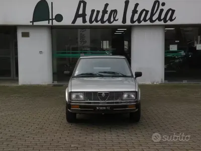 Usata Alfa Romeo Alfetta 122 CV (89 kW) 1983 Grigio Berlina