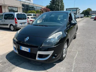 Usata Renault Scenic E-Tech Dynamique 130 CV (95 kW) 2010 Nero Monovolume
