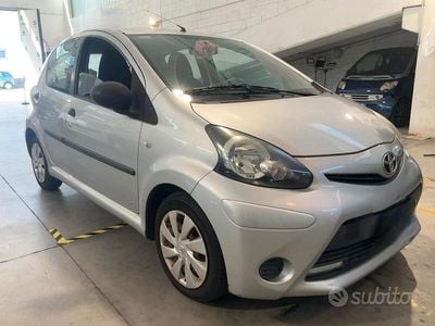 Grigio Usata 2014 Toyota Aygo Connect Style Utilitaria | 7900 € (Cara)