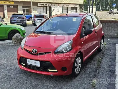 Usata Toyota Aygo Connect Style 68 CV (50 kW) 2012 Rosso Utilitaria