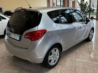 Argento Usata 2014 Opel Meriva Design Edition Monovolume | 5500 € (Buon prezzo)