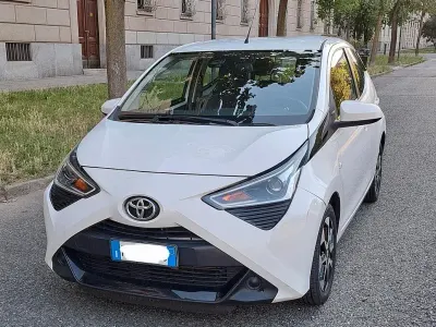 Usata Toyota Aygo Connect Style 72 CV (52 kW) 2019 Bianco Utilitaria
