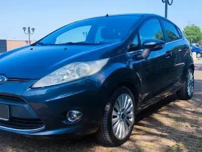 Usata Ford Fiesta Titanium 82 CV (60 kW) 2010 Grigio Utilitaria