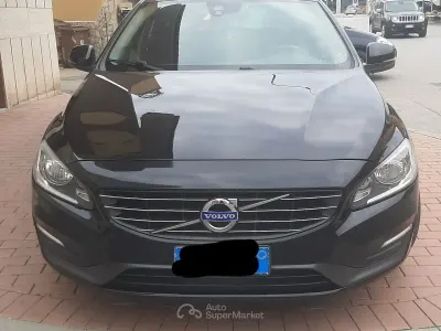 Usata Volvo V60 136 CV (100 kW) 2014 Nero Station wagon