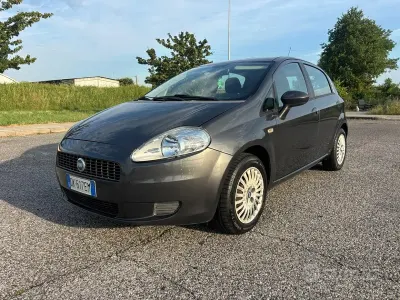 Usata Fiat Grande Punto Active 65 CV (47 kW) 2007 Grigio Utilitaria