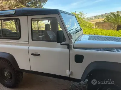 Usata Land Rover Defender 122 CV (89 kW) 2007 Bianco SUV