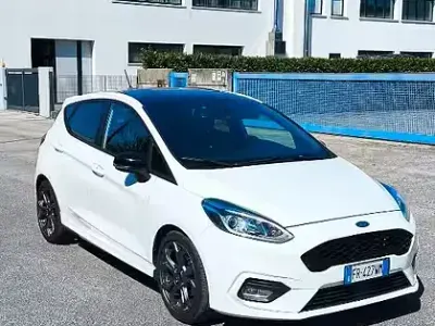 Usata Ford Fiesta ST-Line 120 CV (88 kW) 2018 Bianco Utilitaria
