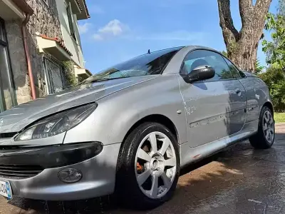 Usata Peugeot 206 CC 109 CV (80 kW) 2001 Grigio Cabrio