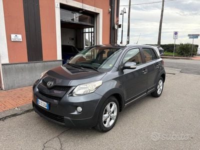 Usata Toyota Urban Cruiser Luxury 89 CV (65 kW) 2009 Grigio Utilitaria