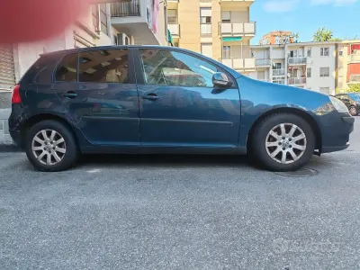 Usata VW Golf IV 115 CV (84 kW) 2005 Blu Berlina