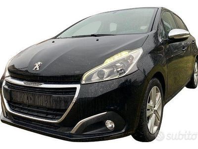 Usata Peugeot 208 Style 82 CV (60 kW) 2017 Nero Utilitaria