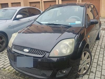 Usata Ford Fiesta Zetec 68 CV (50 kW) 2005 Nero Utilitaria
