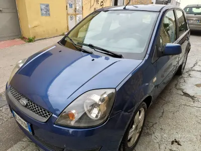 Usata Ford Fiesta Ghia 75 CV (55 kW) 2008 Blu Utilitaria