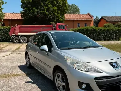 Usata Peugeot 207 73 CV (53 kW) 2013 Grigio Berlina