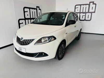 Begagnad Lancia Ypsilon Gold 69 HK (50 kW) 2021 Vit Halvkombi