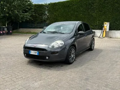 Usata Fiat Grande Punto Lounge 95 CV (69 kW) 2016 Grigio Utilitaria