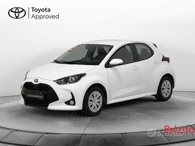 Usata Toyota Yaris Hybrid Active 115 CV (84 kW) 2023 Bianco Berlina
