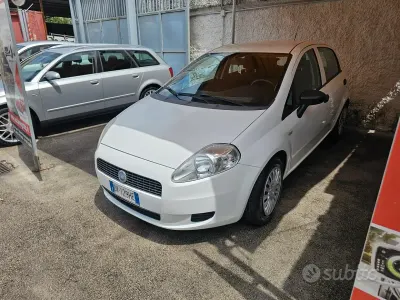 Usata Fiat Grande Punto 65 CV (47 kW) 2007 Bianco Utilitaria