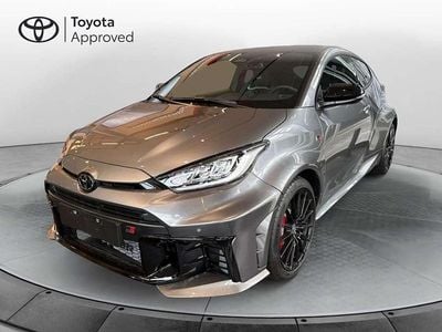 Usata Toyota Yaris 280 CV (205 kW) 2024 Grigio Utilitaria