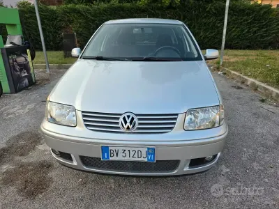 Usata VW Polo Comfortline 80 CV (58 kW) 2001 Grigio Utilitaria