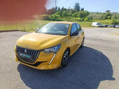 Begagnad Peugeot 208 Active 75 HK (55 kW) 2023 Gul Halvkombi