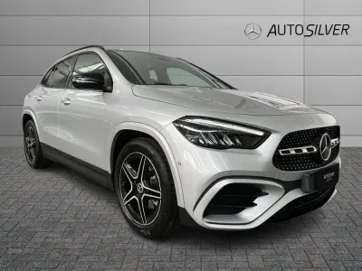 Usata Mercedes GLA200 Advanced Plus 150 CV (110 kW) 2023 Argento / metallizzato SUV