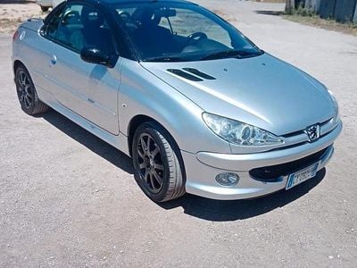 Usata Peugeot 206 CC 110 CV (80 kW) 2005 Grigio Cabrio
