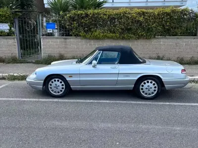 Usata Alfa Romeo Spider 122 CV (89 kW) 1991 Grigio Cabrio