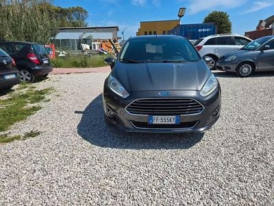 Usata Ford Fiesta Titanium 75 CV (55 kW) 2016 Grigio Berlina